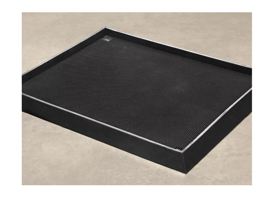 
                      
                        Black tray mat on a beige floor
                      
                    