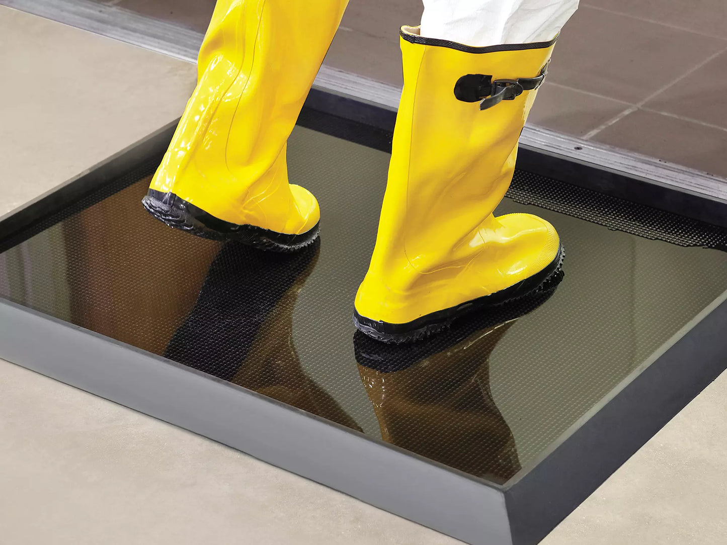 OnlyMat Sanitize Foot Bath Rubber Tray Mat - Heavy Duty - 100cm x 80cm - Indoor / Outdoor, Waterproof