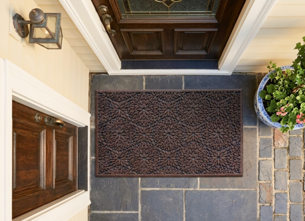 
                      
                        OnlyMat Bronze Petal Pattern Metallic Rubber Doormat
                      
                    