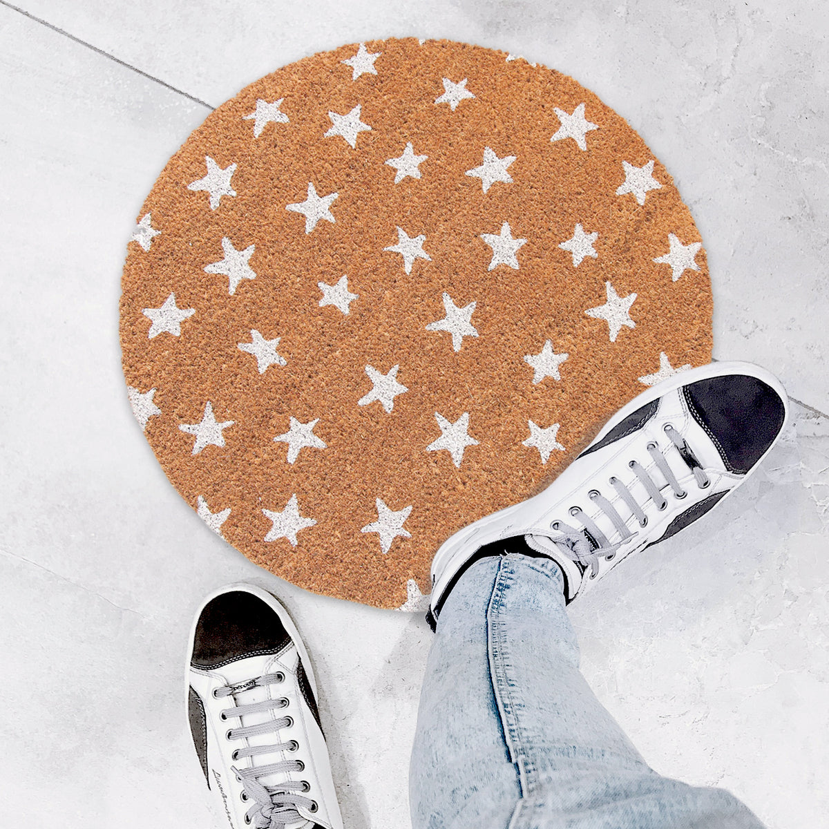 Elegant White Star printed Natural Printed Coir Round Shape Floor Mat - OnlyMat