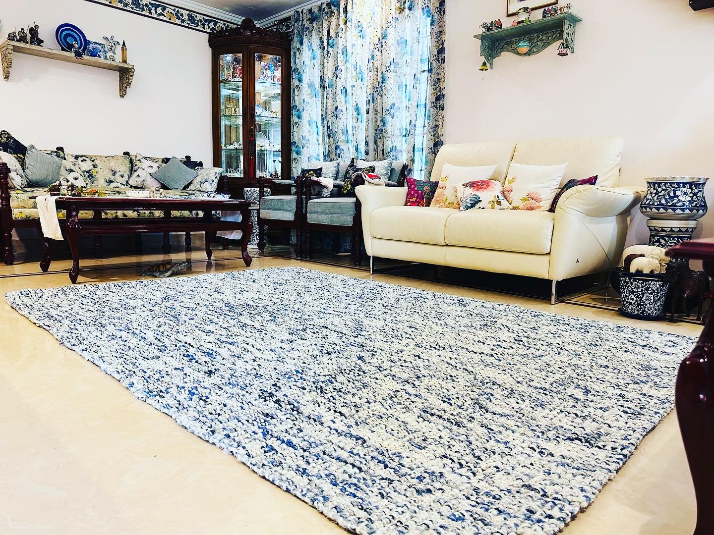 OnlyMat Blues Luxe Rug - Handwoven Jute Carpet - Tie and Dye Handwoven Jute Carpet with Blue and White Colours